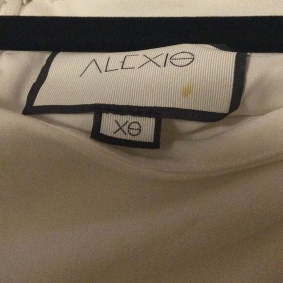 Alexis Nirvana Off-the-Shoulder Sheath Dress - Picture 9 of 10